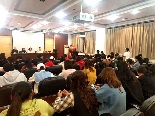 yL23411永利官网登录教学座谈会1_副本.jpg