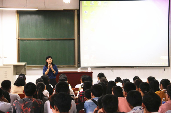 永利官网隆重举办新生专业介绍讲座4_副本.jpg